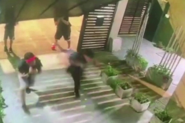 Durante la madrugada una banda de rompeportones robó un edificio en el centro de Lanús