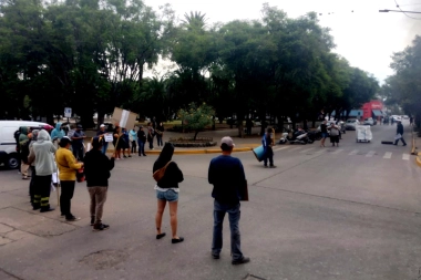 Tensión frente al Municipio de Baradero: el reclamo de recicladores que detonó el caos