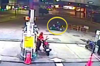 Emboscada sangrienta en Lanús: balearon a motociclista y un playero para robar una moto