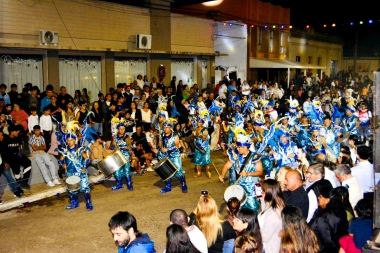 Cierre de carnavales en 25 de Mayo: Norberto de la Riestra brilló con música, comparsas y shows