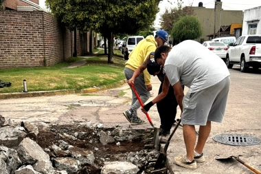 Roque Pérez mejora las calles con obras de bacheo en el distrito