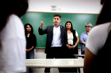 A días del paro docente, Kicillof visitó una escuela en Ituzaingó y defendió su gestión en Educación