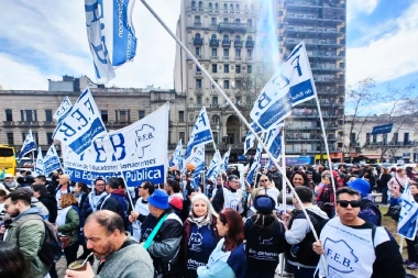 Se complica el comienzo de clases: los gremios docentes y el primer paro en la era Kicllof