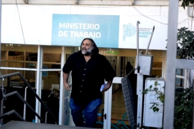 Estudio reveló que los docentes bonaerenses están entre los peores pagos y oficializaron el paro