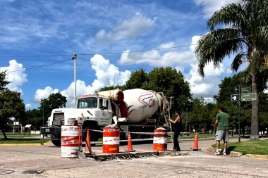 Roque Pérez avanza con nuevas obras de bacheo en el casco urbano