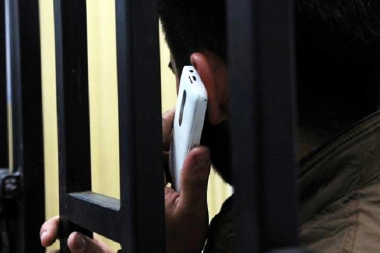 Diputados bonaerenses libertarios pidieron prohibir los celulares en cárceles bonaerenses: “Están de joda”