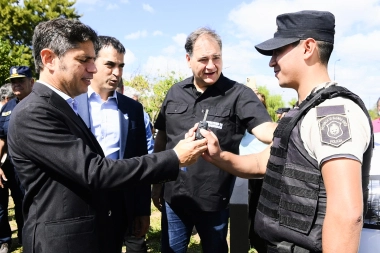 Junto a Ramón Lanús, Kicillof entregó nuevos patrulleros en San Isidro para fortalecer la seguridad