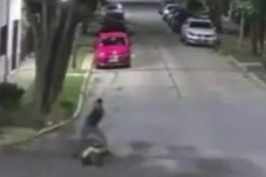 Patada voladora y robo: mujer sufrió un criminal ataque por la espalda y el arrebato de las pertenencias