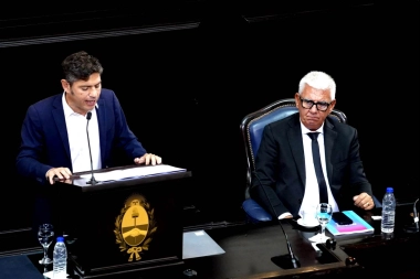 Kicillof y su atril fueron objeto de chicanas de la oposición en la Apertura de Sesiones Ordinarias