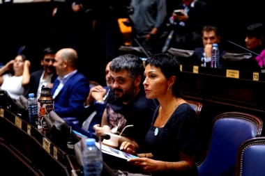 Mayra Mendoza recriminó a Kicillof su discurso en la Legislatura bonaerense y envió un reclamo sobre Cristina