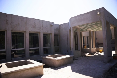 25 de Mayo comenzó la instalación de pisos de la nueva guardia del Hospital Unzué