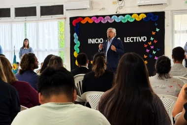 Alegre inauguró el ciclo lectivo en General Villegas y llamó a las familias a ser “custodios del futuro de la patria”