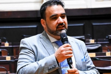 Un diputado de Nuevos Aires contrastó los discursos de Kicillof y Milei y pidió más diálogo en la Legislatura