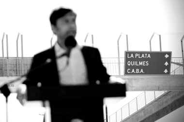 Con un análisis exhaustivo, Kicillof evalúa adelantar la elección bonaerense del 2027