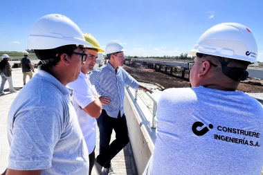 Roque Pérez: Sciaini recorrió el avance de obra de los puentes del Salado junto a representantes del Banco Mundial