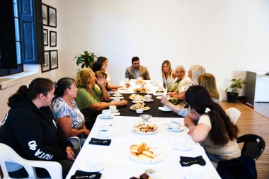 Egüen encabezó un emotivo homenaje a las mujeres emblemáticas de 25 de mayo