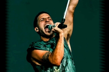 Wos anunció la “Gira Bonaerense ‘26” y se prepara para llevar su música siete escenarios