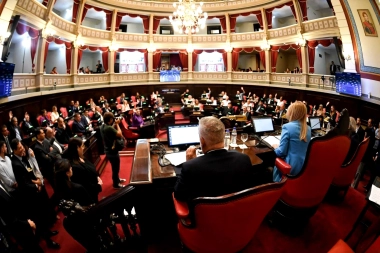 A la espera del armado de las comisiones, el Senado bonaerense convocó a una sesión especial