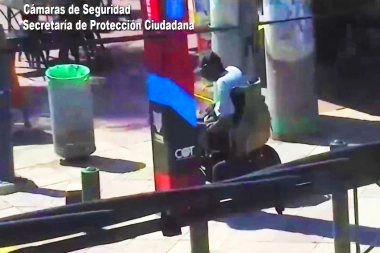 Benavidez parece Disney: Mickey y Minnie le robaron a un hombre en silla de ruedas