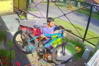 Los vecinos de Moreno buscan a un sujeto que roba viviendas a plena luz del día