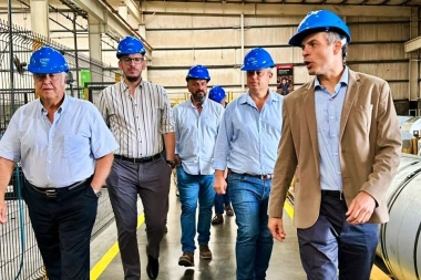 Cascallares y Cuattromo recorrieron la empresa Barbieri en el Parque Industrial de Almirante Brown