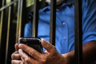 Legisladores bonaerenses impulsan una ley para prohibir el uso de celulares en cárceles