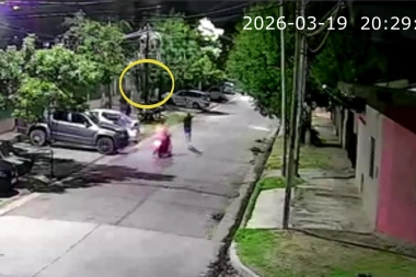 Motochorros le robaron a un automovilista y se quitaron la frustración en Morón