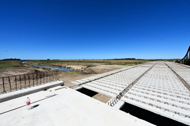 Infraestructura clave en la región: avanza la construcción del nuevo puente sobre el Canal 5 en Mar Chiquita