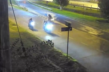 Ladrones detenidos: chocaron con una patrulla y los cómplices cayeron con las motos al pavimento