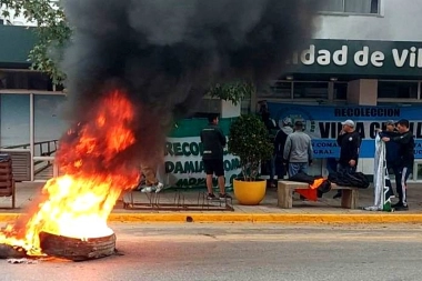 Una decisión de Barrera desencadenó una fuerte protesta frente al Municipio de Villa Gesell