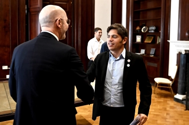 Kicillof pisa a fondo con su agenda internacional y recibió a un embajador europeo