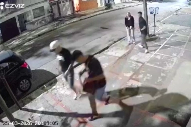 "Dame las llaves del auto": jóvenes ladrones emboscaron a una mujer en Lanús