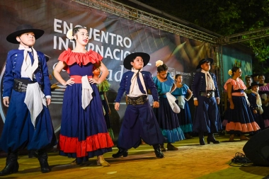 San Vicente vivió una noche a pura payada y tradición popular