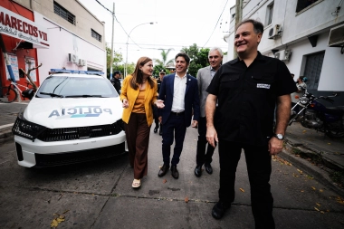 Kicillof visitó Berisso: encuentro con Cagliardi, nuevo playón deportivo y una Comisaría de la Mujer