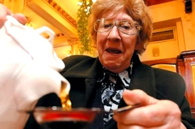 Netflix lanzó el tráiler de “Yiya Murano: Muerte a la hora del té” y ahonda en un macabro personaje argentino