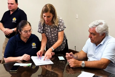 Respaldo a Bomberos Voluntarios en Villegas: Alegre entregó subsidio para una nueva unidad multipropósito