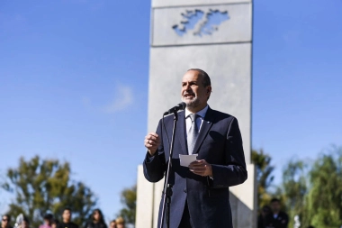 Susbielles encabezó el acto por un nuevo aniversario de la Guerra de Malvinas en Bahía Blanca