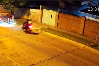 Nadie frena a los motochorros en Morón: persiguieron y encañonaron a un trabajador a las 5 de la mañana