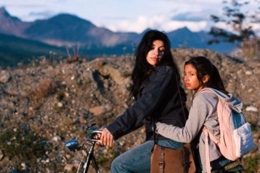 Junto a Diego Peretti, Cazzu debuta como actriz en “Risa y la cabina del viento”