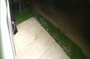 Gral. Rodríguez: buscan a un sujeto que desvalija comercios durante la madrugada