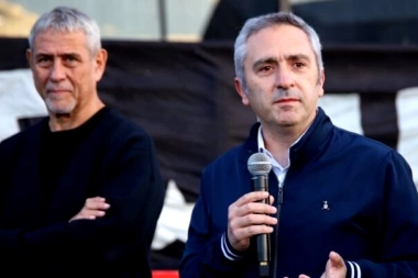 Ministro de Kicillof agitó la interna y lanzó un nombre como candidato a Gobernador 2027