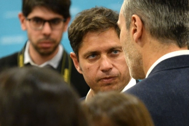 El gobernador Jalil ubicó a Kicillof, cuestionó sus prioridades y señaló una deuda ambiental de su gestión