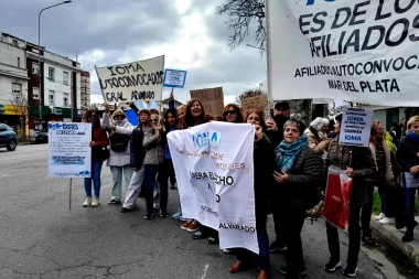 IOMA desbordada: afiliados protestaron en Mar del Plata y movilizan frente a la COSAPRO
