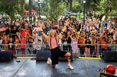 El municipio de Bahía Blanca festejó a lo grande su 198° aniversario y vivió una jornada colorida en el centro