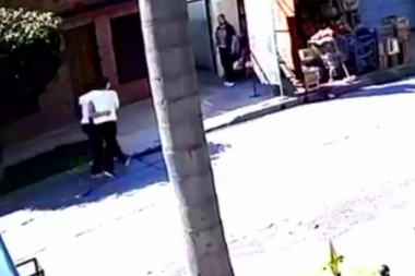 Una comerciante fue golpeada y arrastrada por el piso durante un brutal asalto en Tres de Febrero