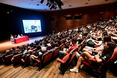 En el Teatro Argentino: Alak y Atnasof encabezaron el ciclo de charlas “Activá las alertas” contra la ludopatía