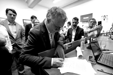 Libertarios comandados por Pareja buscan ponerle un freno a Kicillof en la Legislatura bonaerense