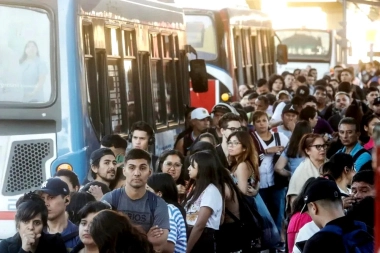 Piden informes al gobierno de Kicillof por el subsidios a colectivos y aumenta la tensión por pagos adeudados