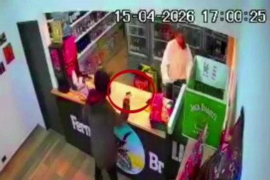 En ojotas y medias, empuñando una pistola, asaltó un comercio recién inaugurado