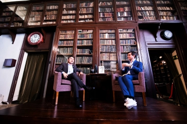 Kicillof arrancó su gira por España: presentó su libro y rechazó la idea de un mercado “sin Estado”